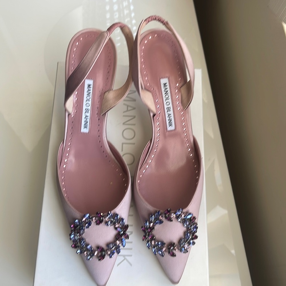 manolo blahnik jeweled pump